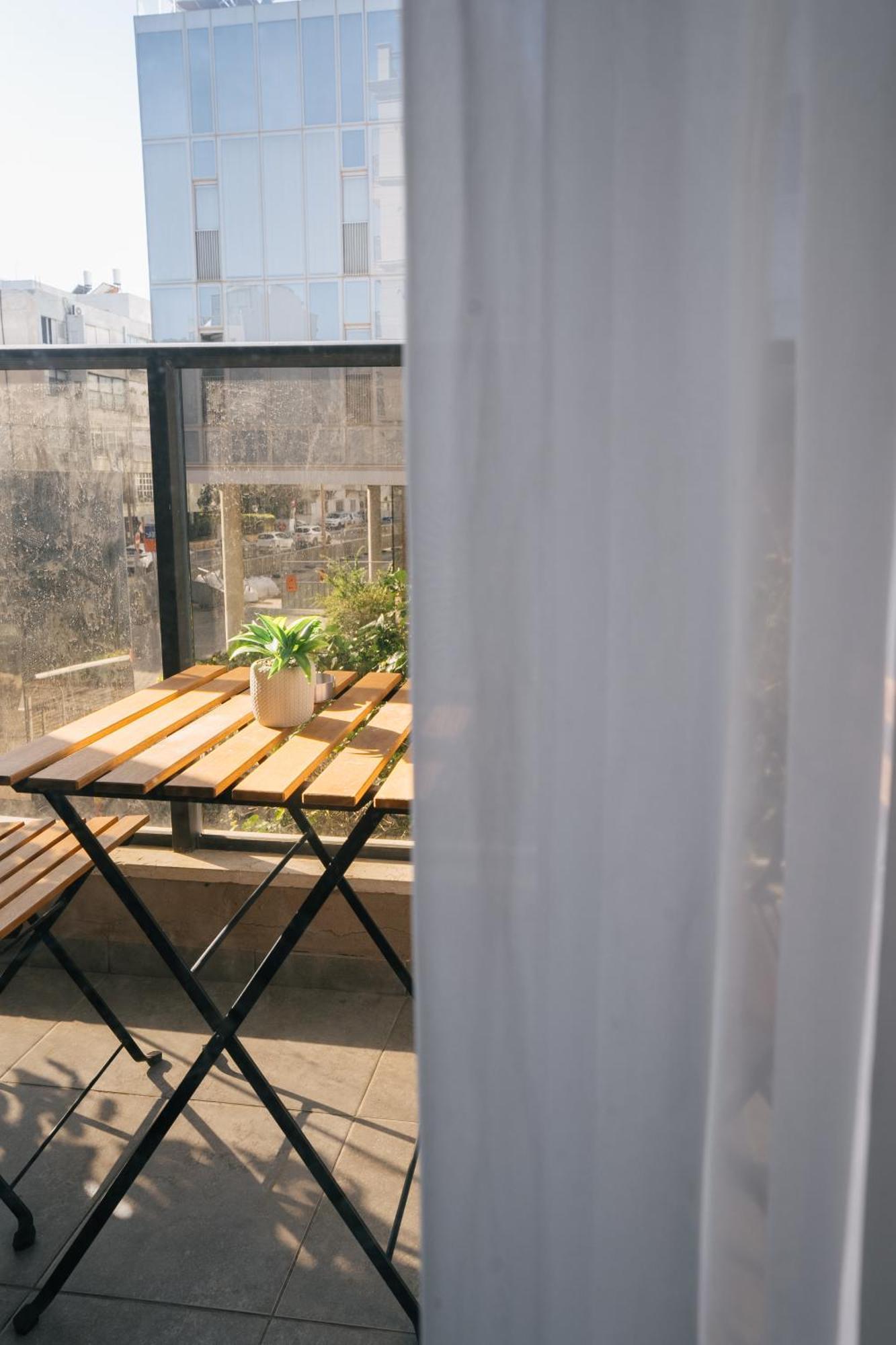 Haim Arlosoroff Residence With Shelter Tel Aviv Bagian luar foto